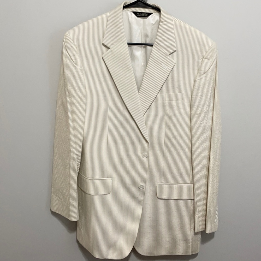 Jos A Banks Seersucker cream and white suit jacket!! 🤍🤍🤍 42R👍🏼👍🏼